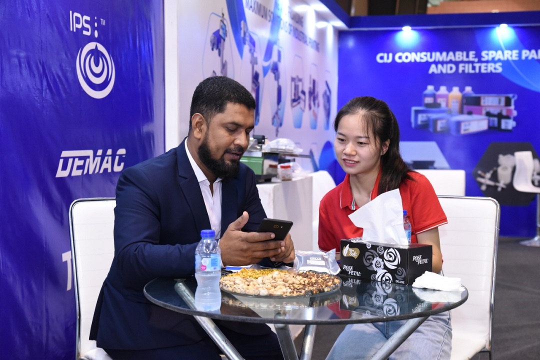 國(guó)外參展 2.jpg